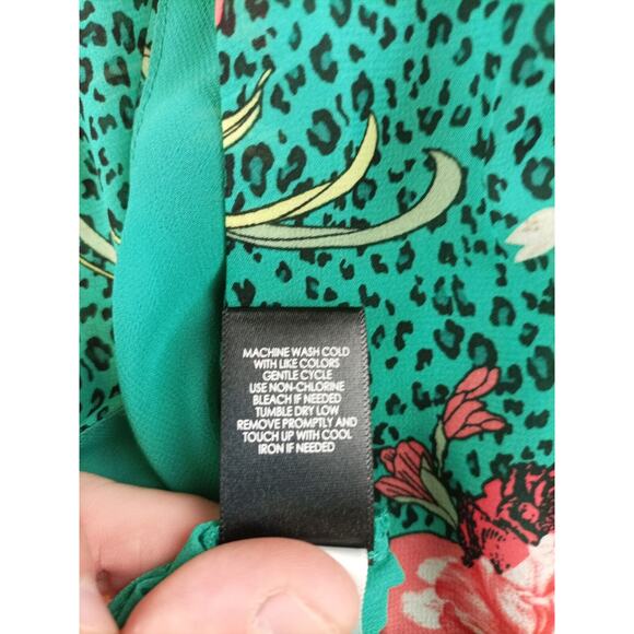 Torrid Womens Chiffon Double V Neck Sleeveless Blouse Size 2 Green Floral - Picture 7 of 10